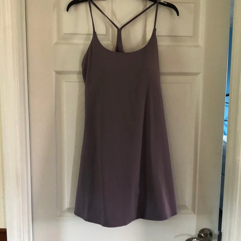 Cute dress with shorts underneath and 2 pockets on each leg - Picture 1 of 6